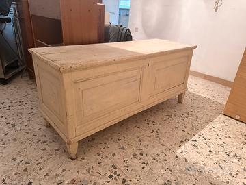 Cassapanca in legno