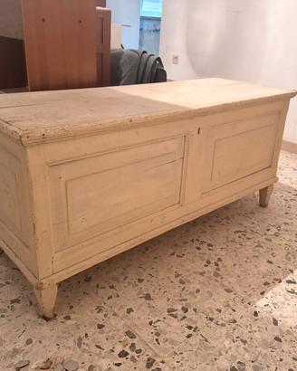 Cassapanca in legno