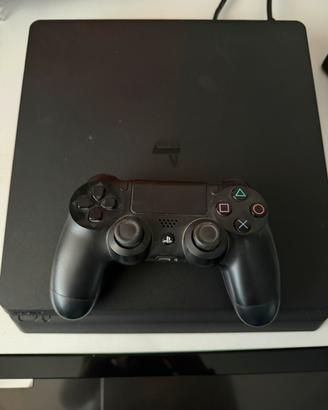 Ps4 slim + joystick + 12 giochi (GTA V)