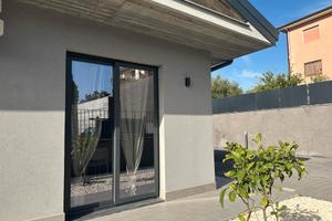 Villa arredata nuova costruzione e spazio esterno