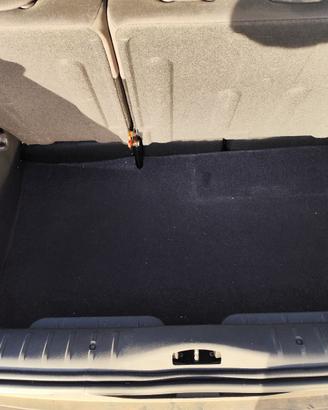 Ricambi bagagliaio+accessori vari Citroen C3 2007