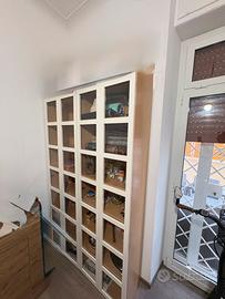 Libreria in legno con vetrina laccato bianco