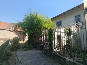 Villa di 200 m² con 5 locali e box auto doppio a C