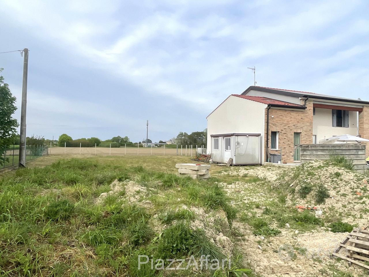Lotto di terreno edificabile di 800 mq - 400 mc - Vista 2