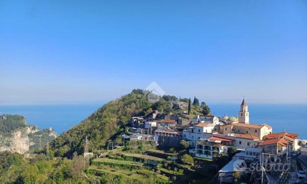 2 LOCALI A AMALFI