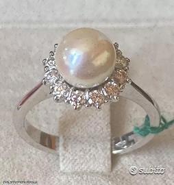 ANELLO ORO 18kt. CON DIAMANTI E PERLA AKOYA
