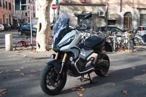 MOTO HONDA X-ADV ADVENTURE DEL 2024 CON 13.000 KM