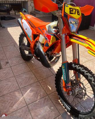 KTM EXC 250 CHAMPION EDITION 2025 con 2 ore