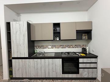 Cucina Lineare da Mobilificio + Elettrodomestici