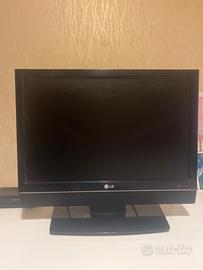 Schermo LG 24" Monitor e TV con Decoder New Digita