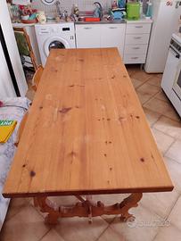 Tavolo in legno con 4 sedie pieghevoli