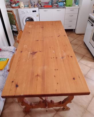 Tavolo in legno con 4 sedie pieghevoli