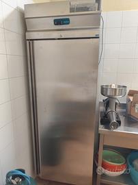 Armadio frigo professionale 