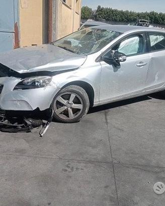 Volvo V40 2015 2.0 TD Demolita - Per Ricambi