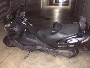 Suzuki Burgman 650 executive