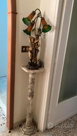 Lampada scultorea Art Nouveau con piedistallo in m