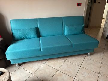 Divano azzurro