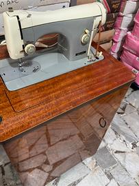 Macchina per cucire antica