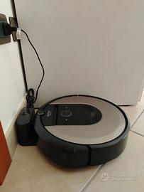 Aspirapolvere IRobot i6 .5 mesi con garanzia. 