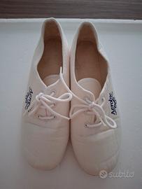 Scarpe da gimnastica in stofa bianche n.37