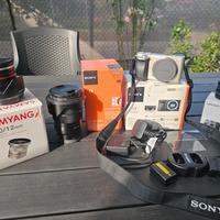 Sony A6000 + 3 obiettivi + batterie e accessori 