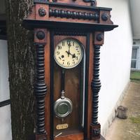 Orologio a pendolo molto bello