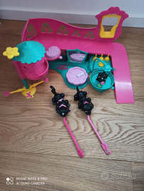 Pet parade play set