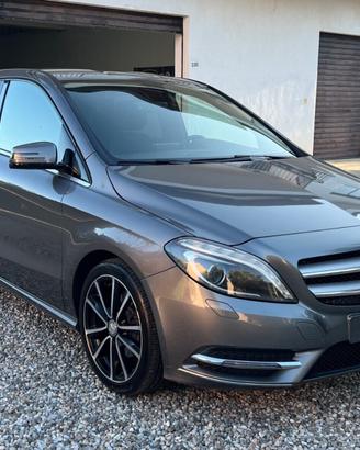 Mercedes-benz B 180 d Automatic AMG Line Advanced