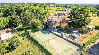 Villa di 422 m² con più di 5 locali e box auto dop