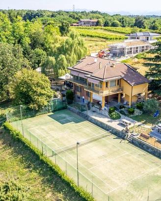 Villa di 422 m² con più di 5 locali e box auto dop