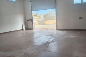 Capannone 100 mq con Piazzale e Ingressi Autonomi