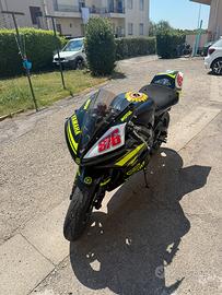 Yamaha R1 pronto pista (targata)