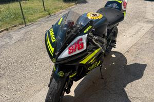 Yamaha R1 pronto pista (targata)