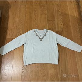 Maglione bianco scollo a V con strass e pizzo