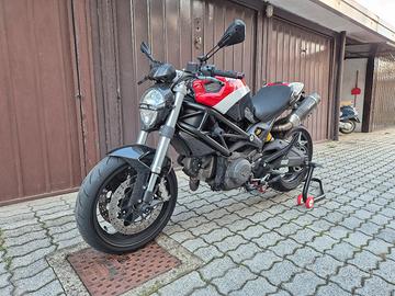 Ducati Monster 696+ -  patente A2
