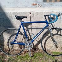 Bicicletta Cannondale 2.8 in alluminio da corsa