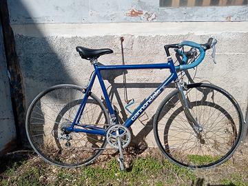 Bicicletta Cannondale 2.8 in alluminio da corsa