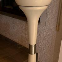 Lampada da terra LT 220 in vetro opalino e cromo.