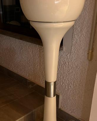 Lampada da terra LT 220 in vetro opalino e cromo.
