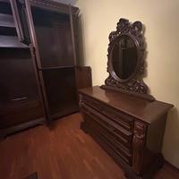 Comó in legno con specchiera intagliata