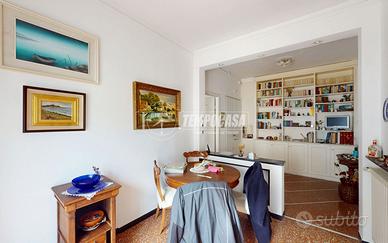 AMPIO TRILOCALE CON BALCONE!!