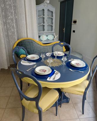 Tavolo e sedie 