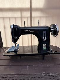 Macchina da cucire vintage Necchi Esperia