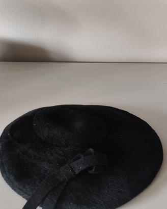 Cappello piatto velour nero tesa larga fiocco vint