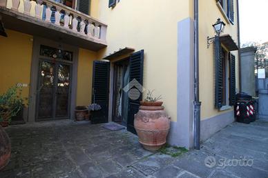 PORZIONE DI TRIFAMILIARE A FIESOLE