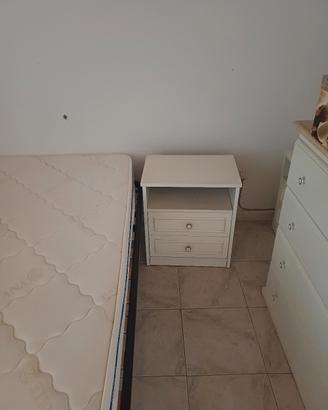 comò con specchio e  comodini