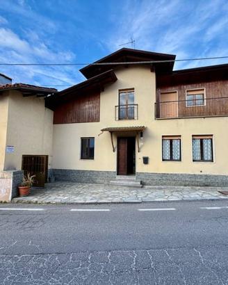 Villa di 493 m² con più di 5 locali e box auto a B