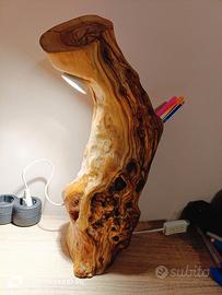 Lampada da scrivania in legno d' olivo secolare