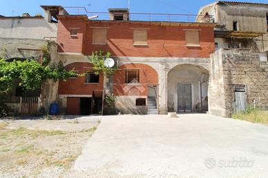 5 LOCALI A CASERTA