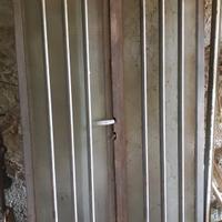 porta in ferro con vetrate 